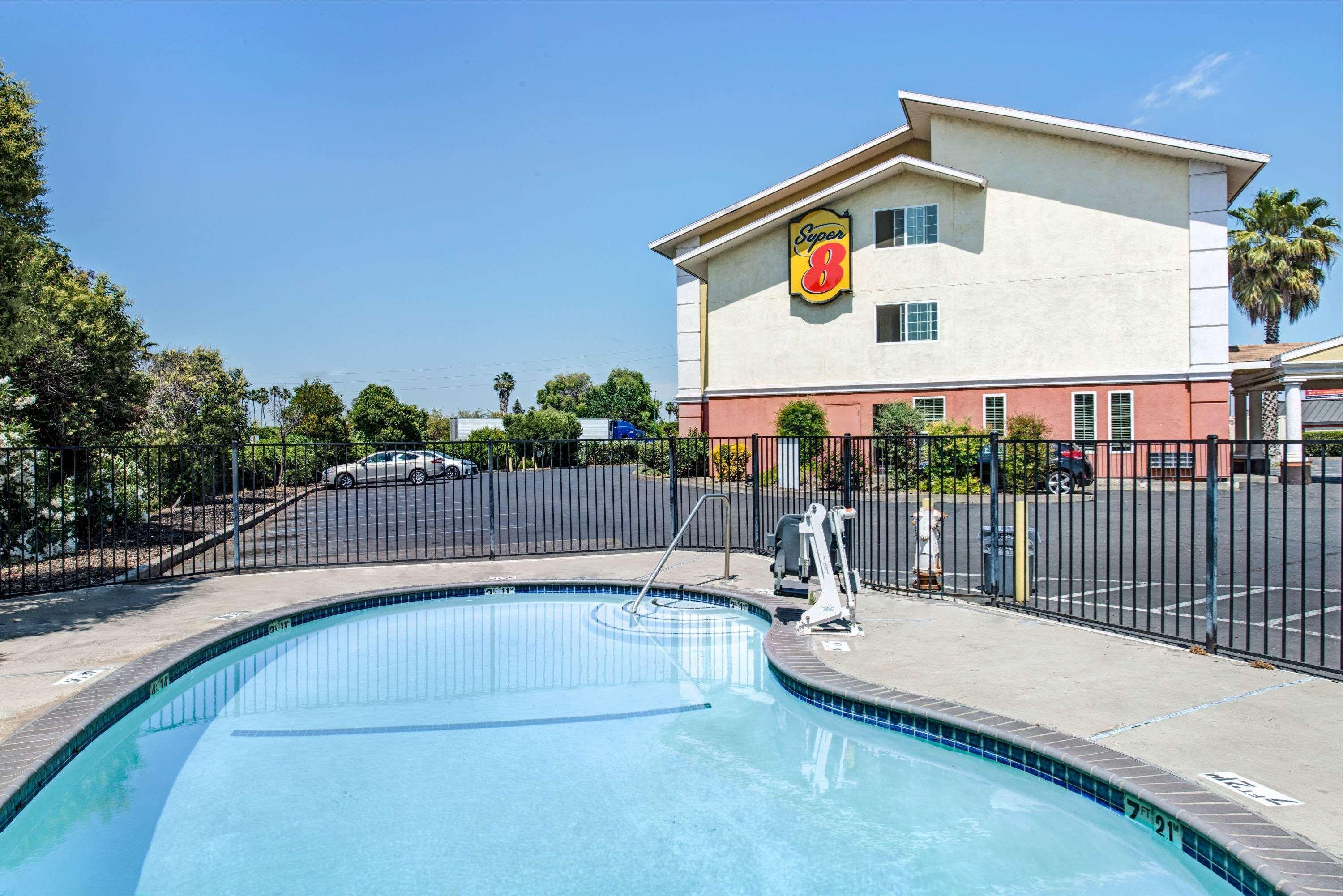 Super 8 By Wyndham Sacramento/Florin Rd Hotel Freeport Exterior photo